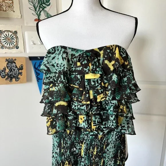 Strapless XOXO ruffle and roosh top - Picture 1 of 4